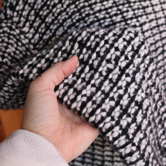 Vintage Neiman Marcus 100% Cashmere Knit Black/White Sweater - Picture 9 of 16